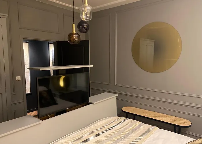 La Cour * نانسي